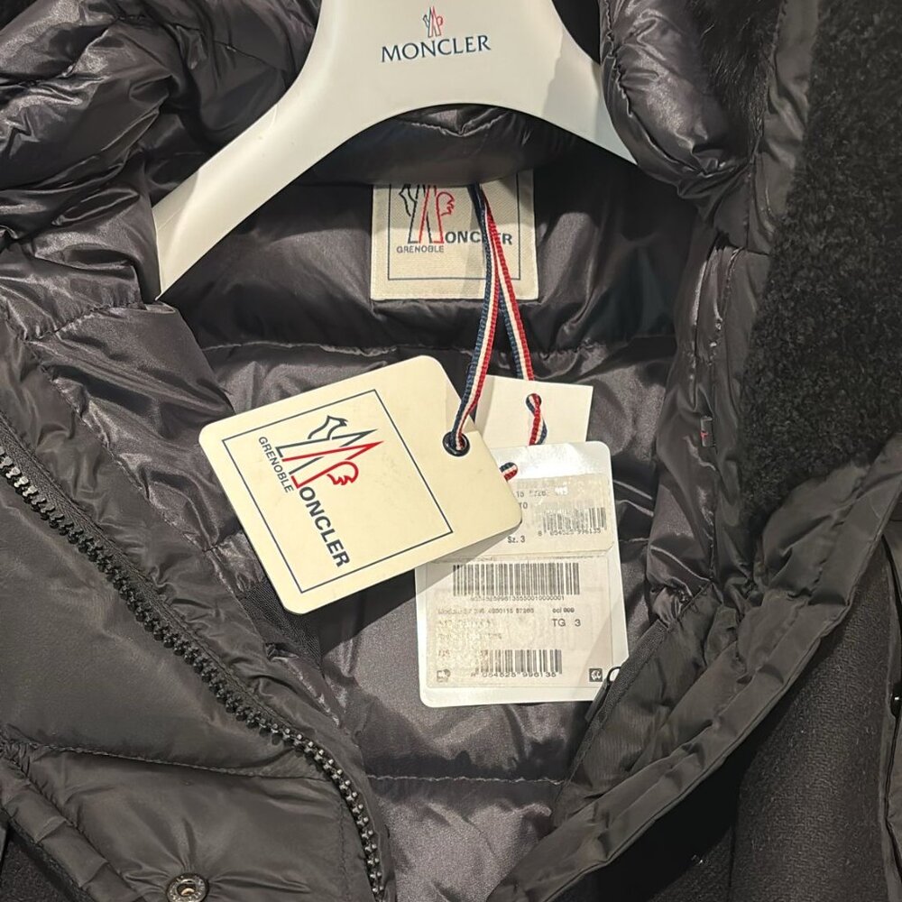 Authentic Moncler Jacket - Picture 3 of 11
